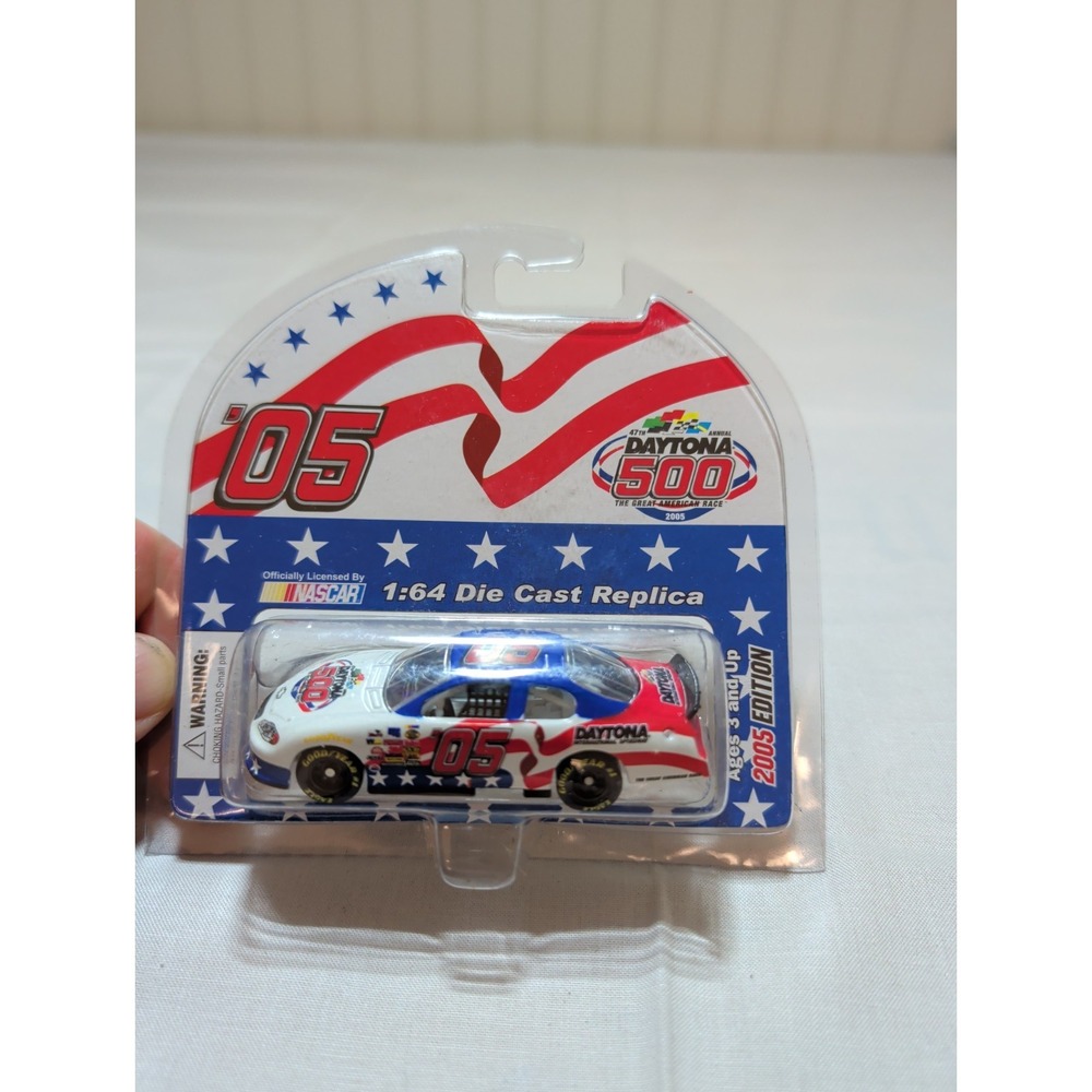 NASCAR 2005 Daytona 500 1/64 Die Cast Chevy Monte Carlo Team Caliber 125927